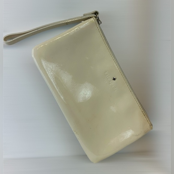 Kate Spade Cream Wristlet Built in Wallet Patten Leather Shiney Bag Insert - Picture 1 of 14
